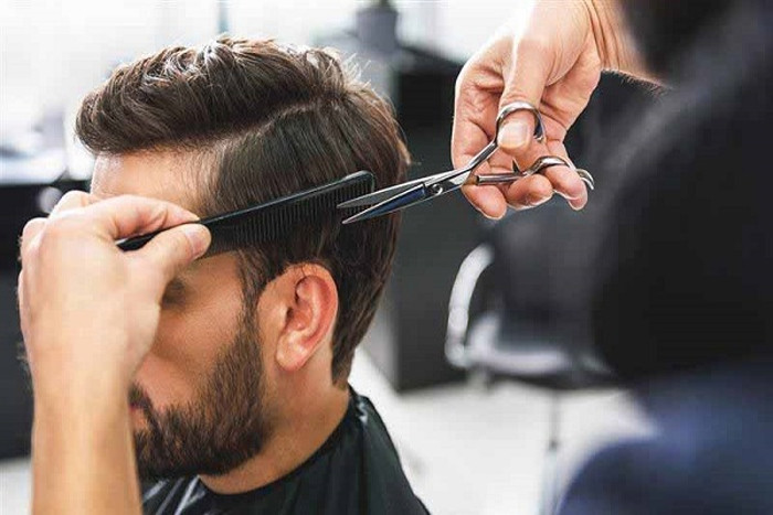 Giải mã giấc mơ thấy cắt tóc nam đánh con gì?